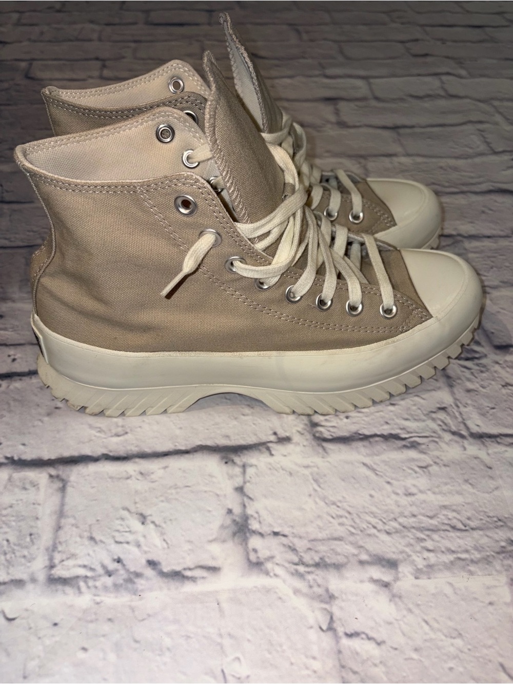 Converse Lugged 2.0 High (Beach Stone). Size 10